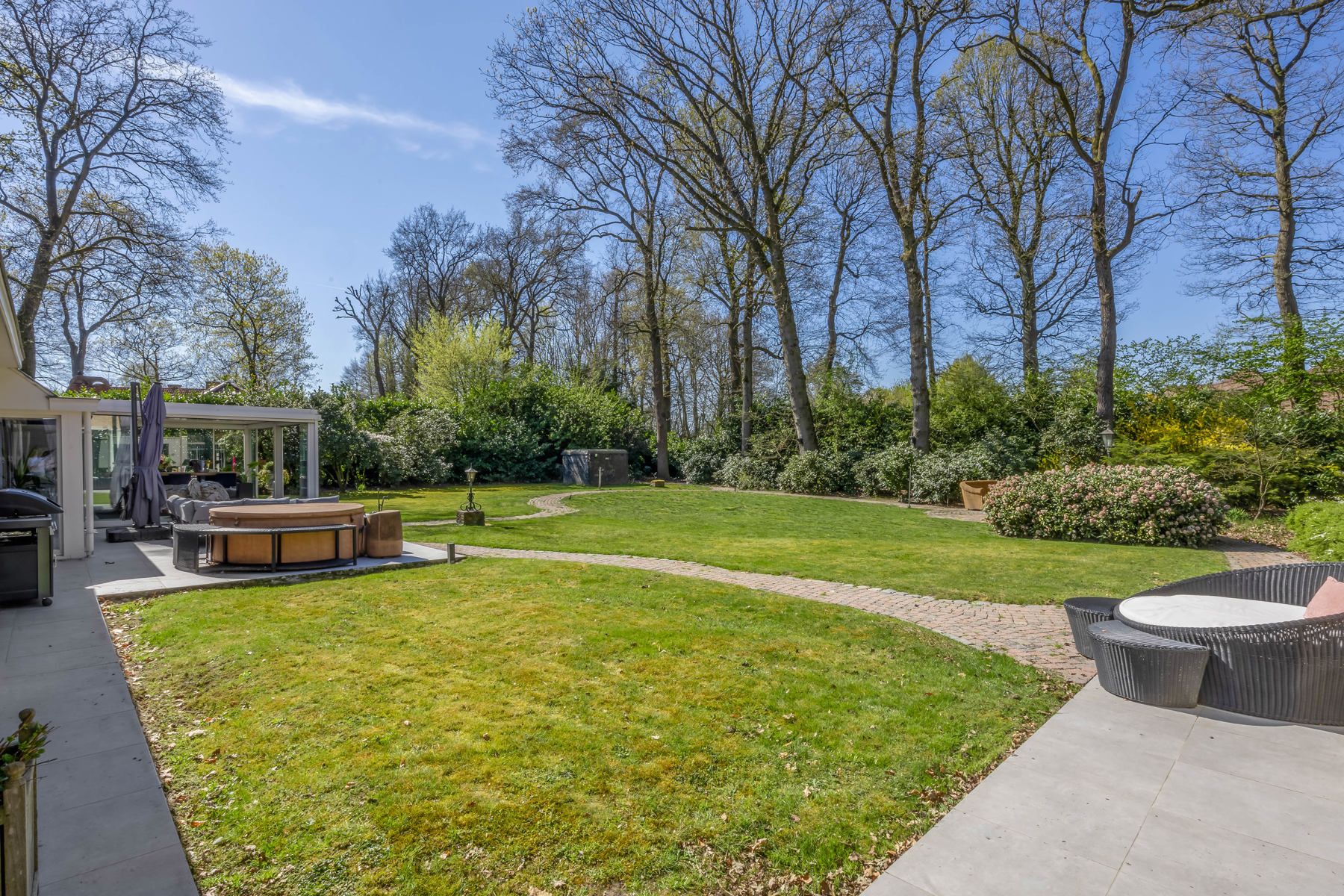 Tijdloze, verrassend ruime villa op grondstuk van 2000m2 foto 27