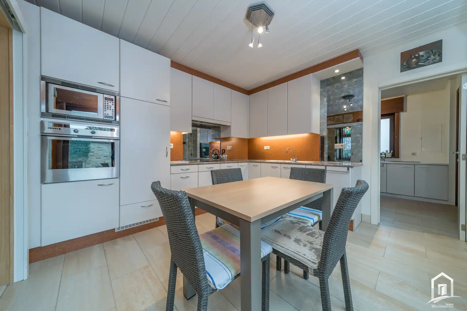 Zeer degelijke, ruime en gezellige viergevelwoning foto 11