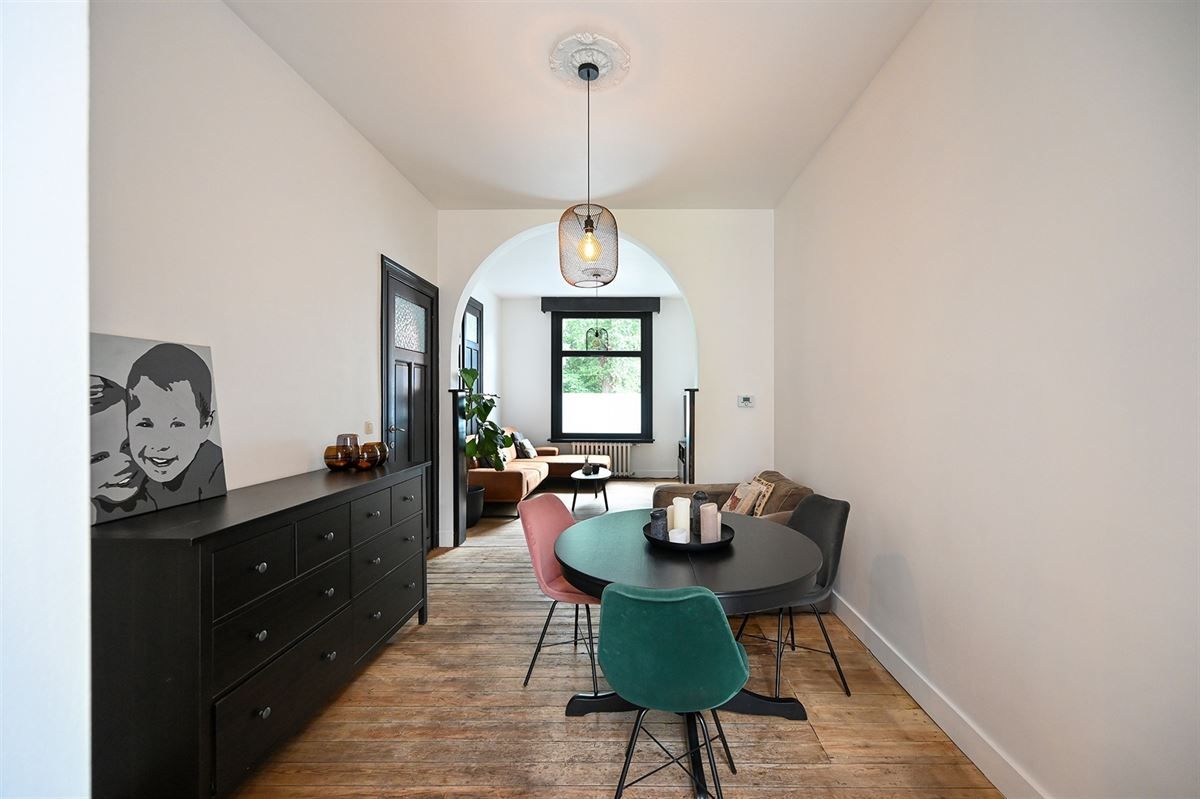Gerenoveerde woning met leuke authentieke elementen foto 10
