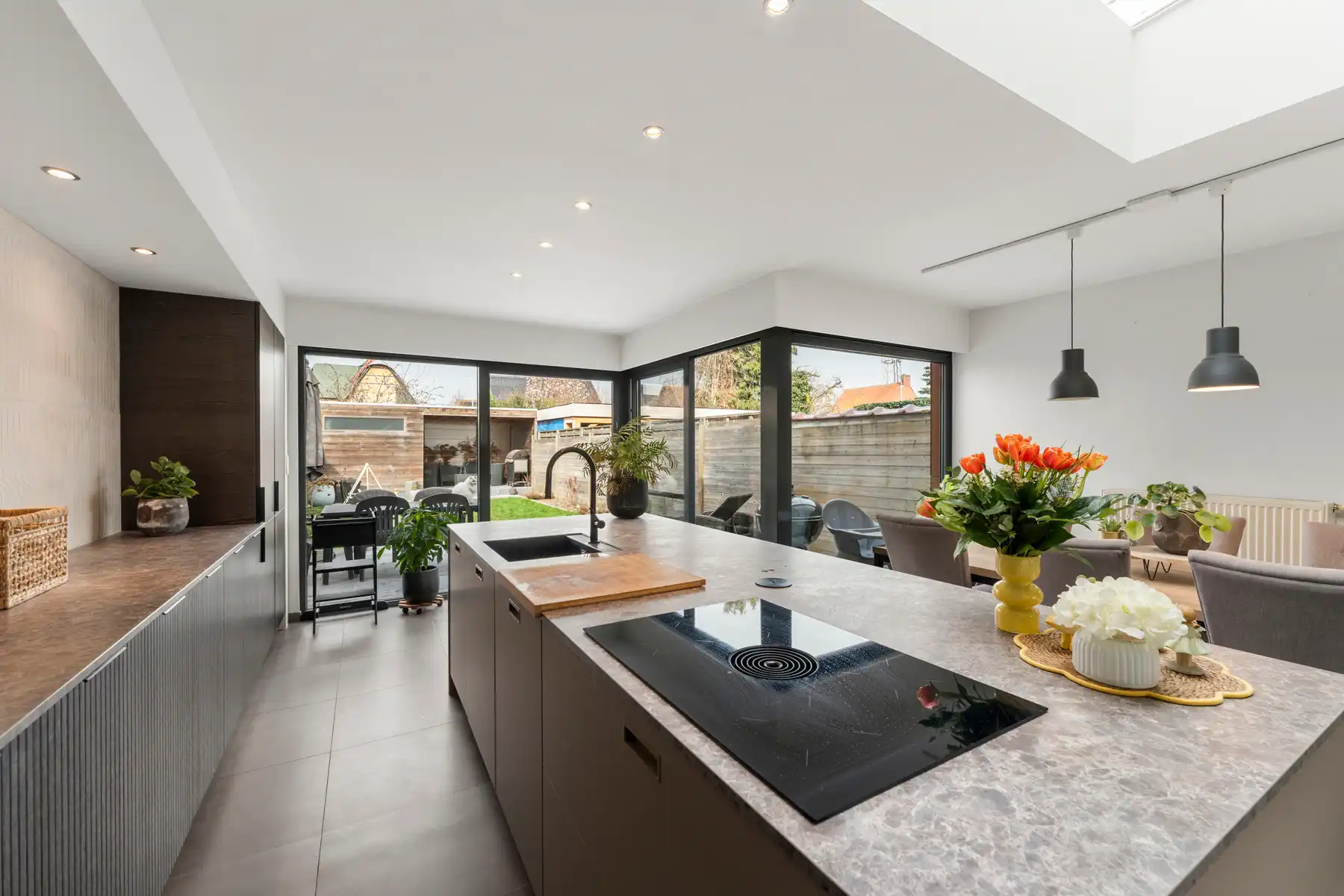 Gerenoveerde woning met 4 slaapkamers en 2 badkamers foto 10