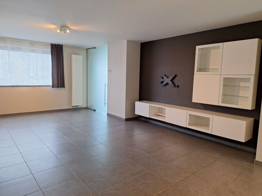 Prachtige eigentijdse woning in een groen kader foto 4