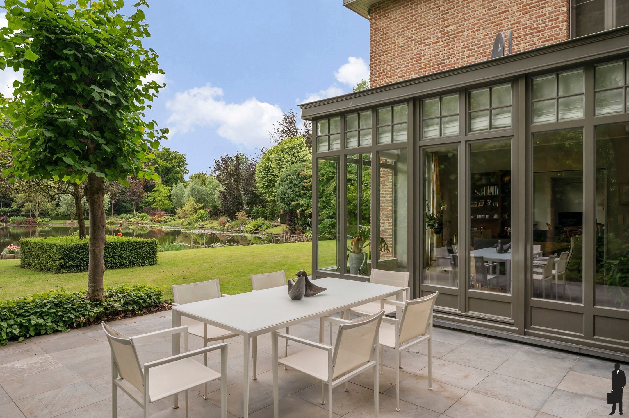 Unieke en zéér centraal gelegen villa op een parkdomein van ca. 9.847 m²! foto 37