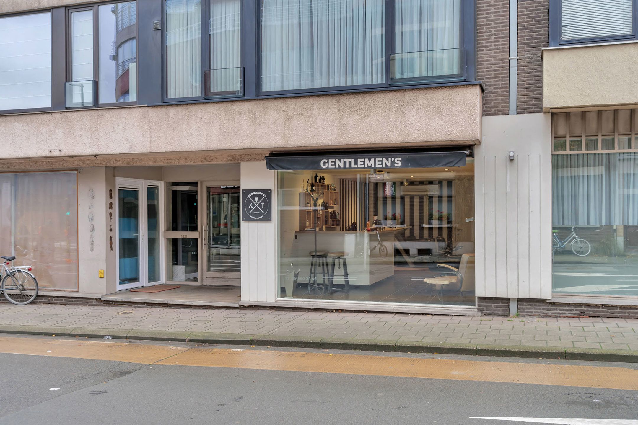 Zeer centraal gelegen handelsruimte foto {{pictureIndex}}