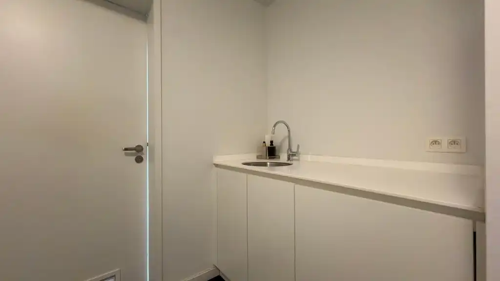 Kantoorruimte of showroom te huur in gerenoveerd pakhuis Valkeniersnatie in Antwerpen foto 19