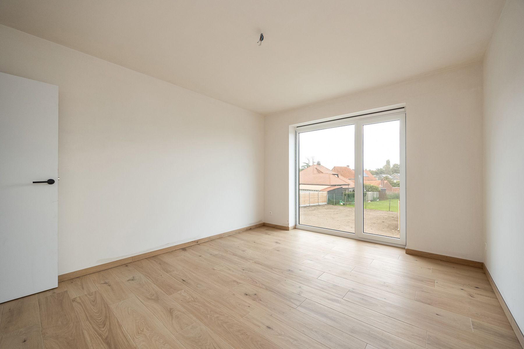 Woning met 4 slaapkamers en fietsenberging/carport op perceel van ca 327m² foto 16