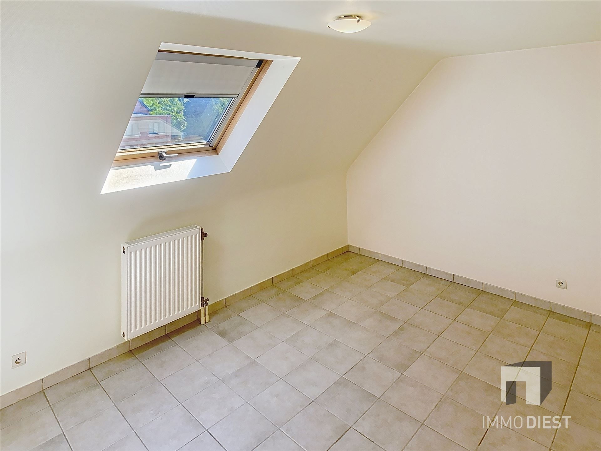 Triplex met 2 slaapkamers en inpandige garage foto 14