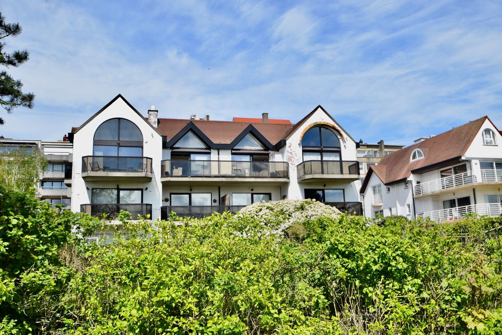 Garagebox te huur, goed gelegen in de Kustlaan nabij de winkels. foto 5