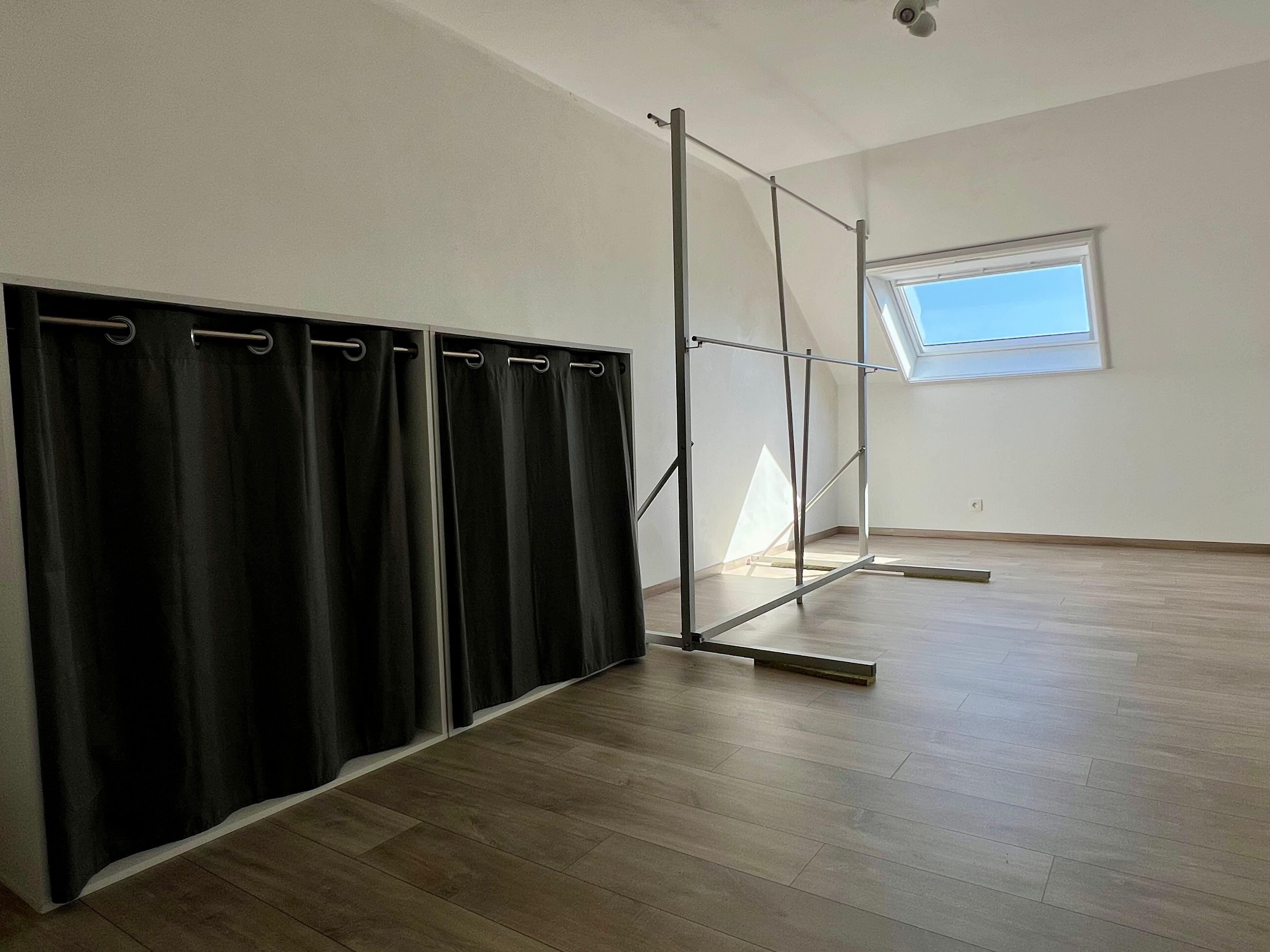 Haflopen nieuwbouwwoning met 3 ruime slaapkamers, oprit, carport, zonnige tuin, ... foto 12