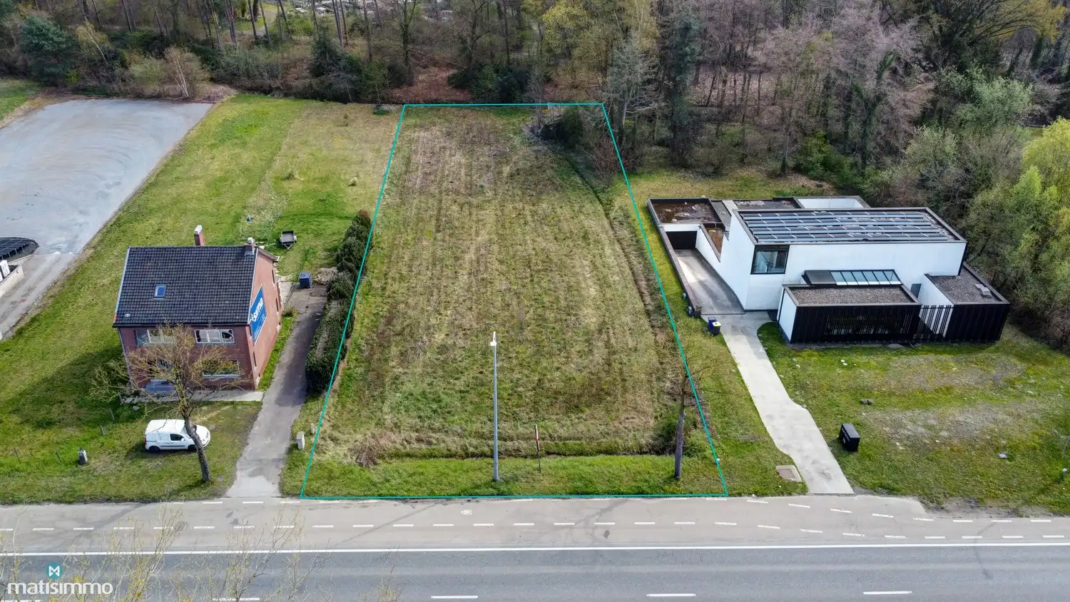 ZEER GUNSTIG GELEGEN BOUW- OF PROJECTGROND MET EEN OPPERVLAKTE VAN 23 ARE 91 CA TE DIEPENBEEK foto {{pictureIndex}}