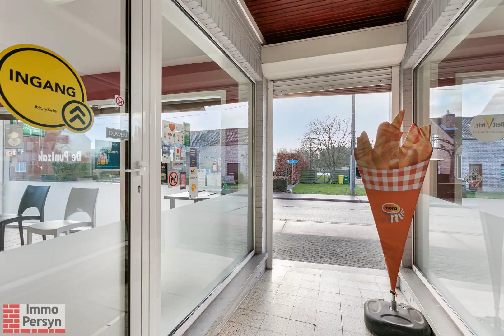 Handelspand met bovenliggend appartement en achterliggende bouwgrond. foto 3