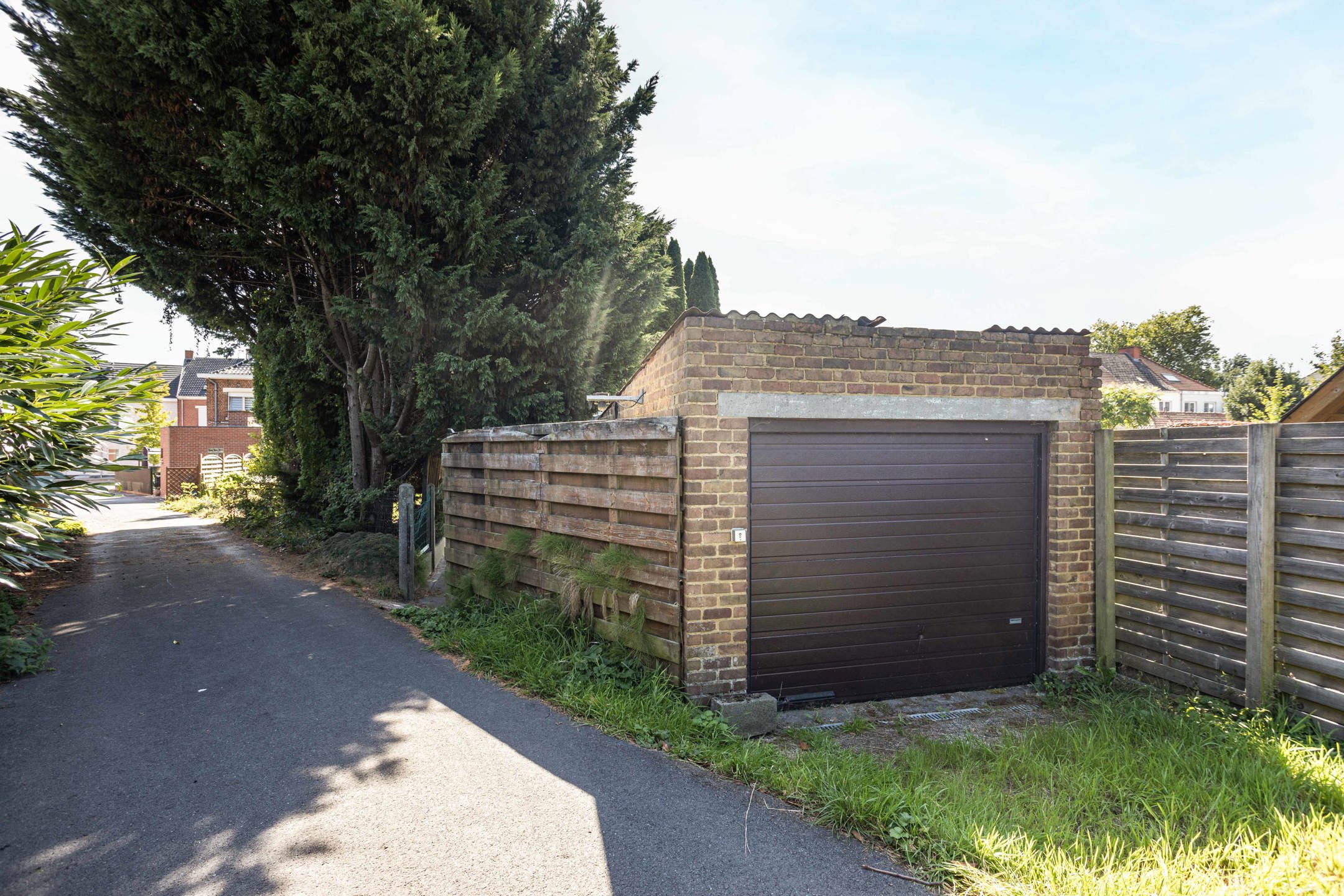 Te moderniseren eigendom met tuin en garage in de stadsrand foto 22