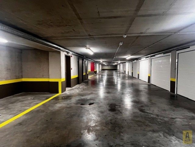 Meerdere ondergrondse parkeerplaatsen te huur in res Europe foto 3