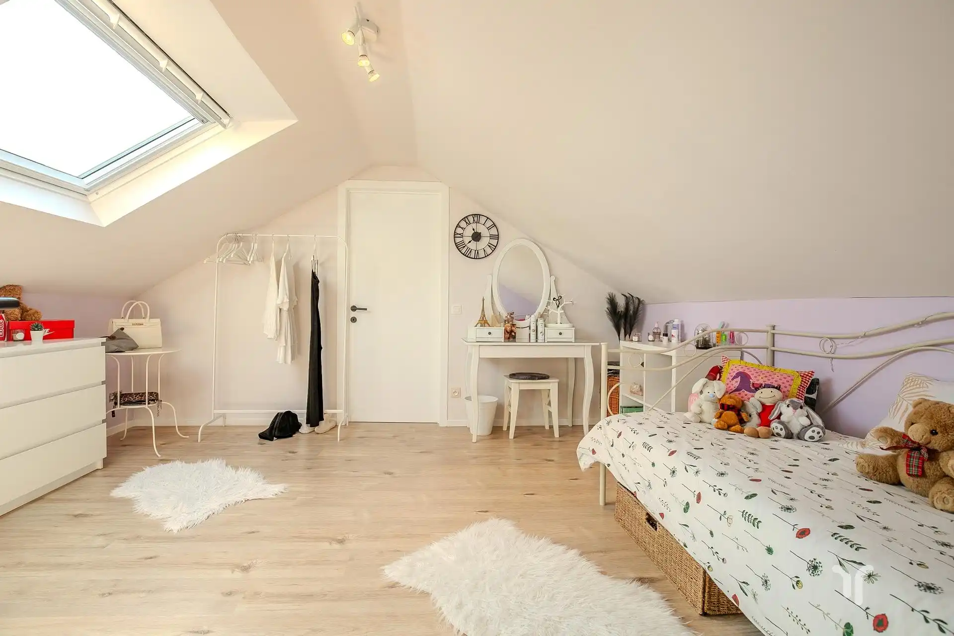 Zeer verzorgde, instapklare, volledig gerenoveerde open bebouwing met 5 slaapkamers. foto 18