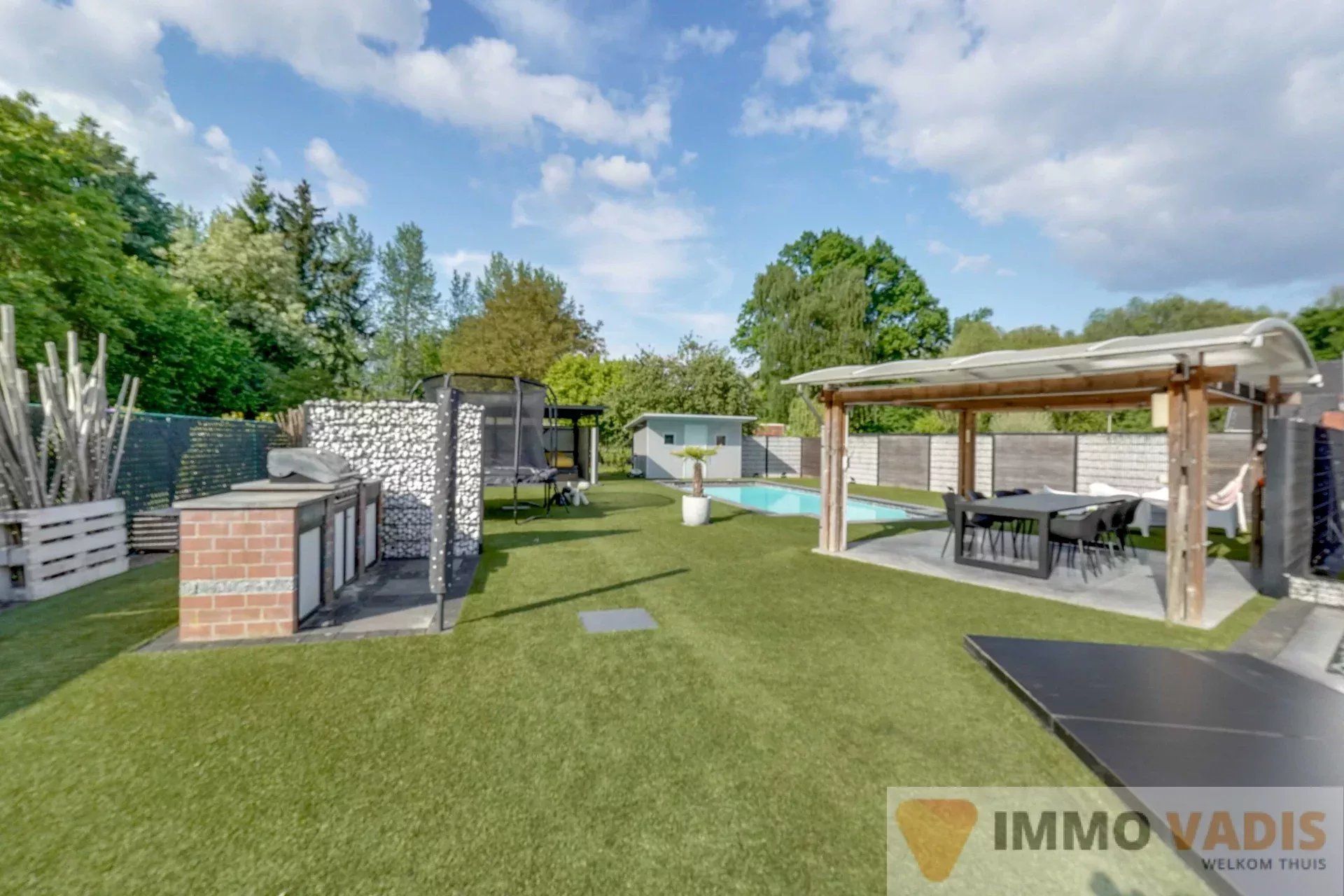Ruime luxewoning met zwembad foto 24