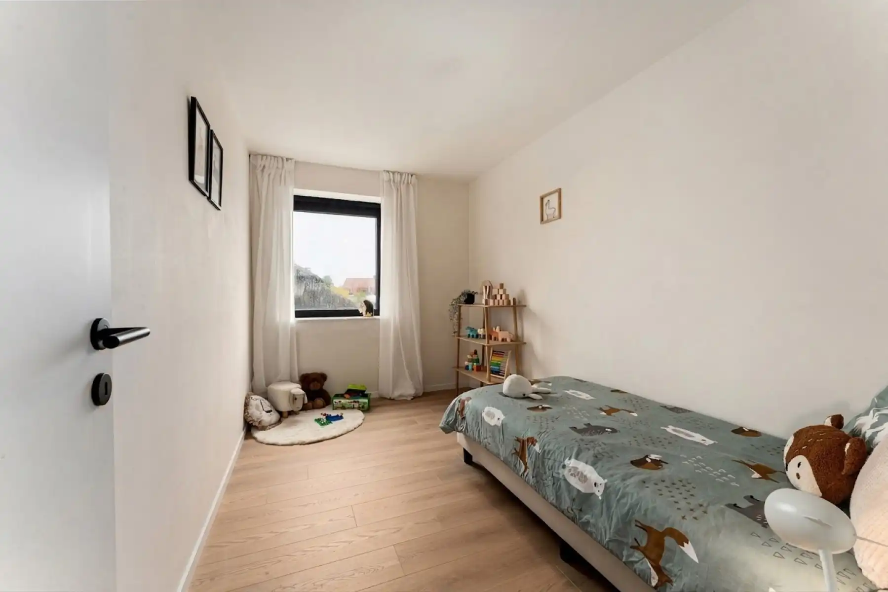 Moderne, halfopen woning foto 16