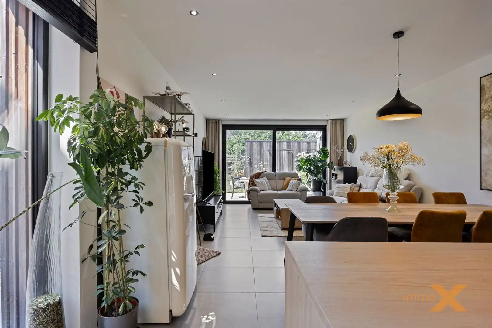 Charmante lichtrijke totaal gerenoveerde woning!! foto 5