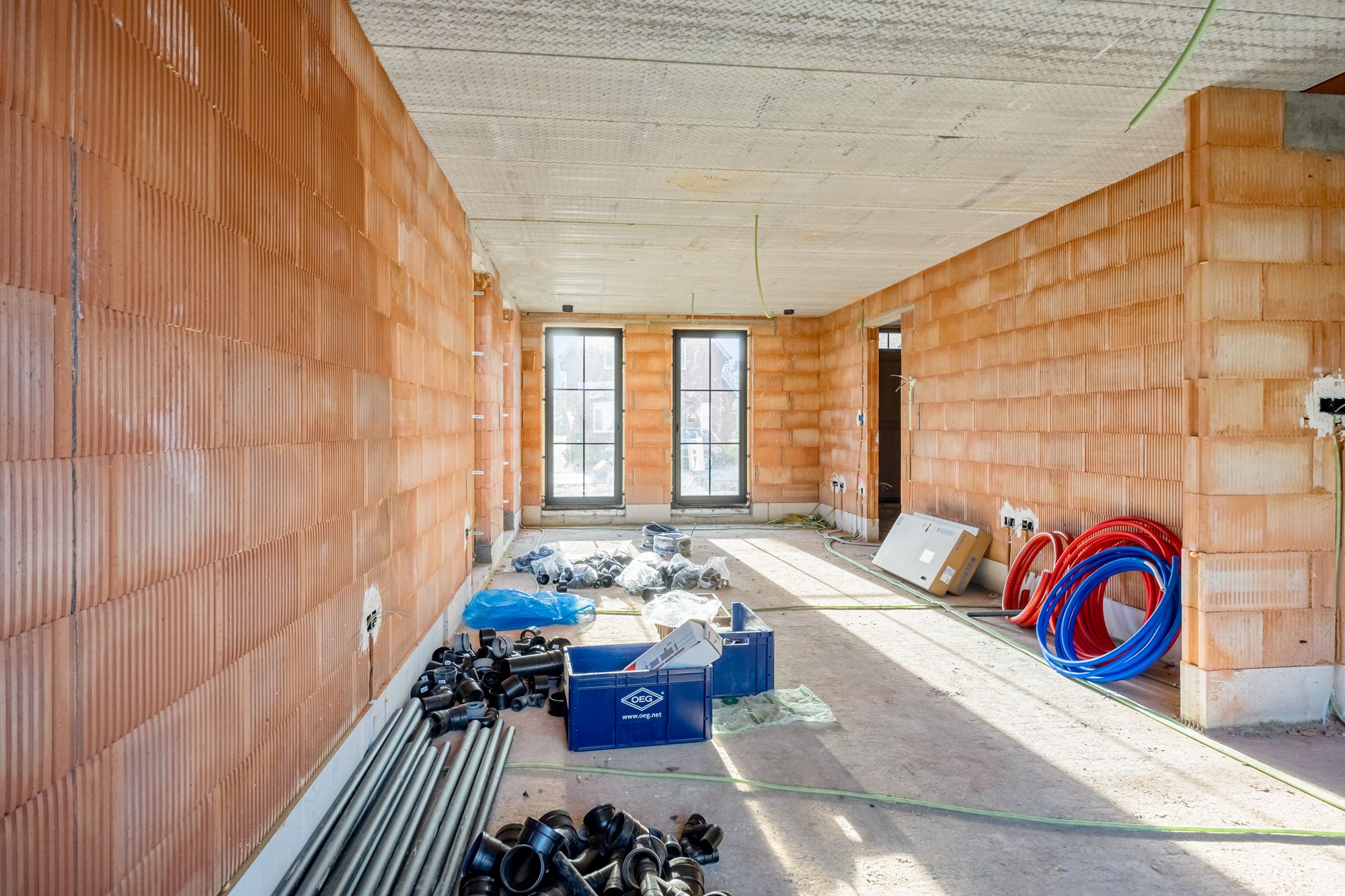 Idealis Vastgoed – Charmante CASCO+ woning met 2 slaapkamers, ruime woonkamer met open keuken, berging, achterinkom met wasruimte, badkamer en met maar liefst 18 zonnepanelen. De woning is gelegen op een rustig perceel aan de bosrand.  foto 30