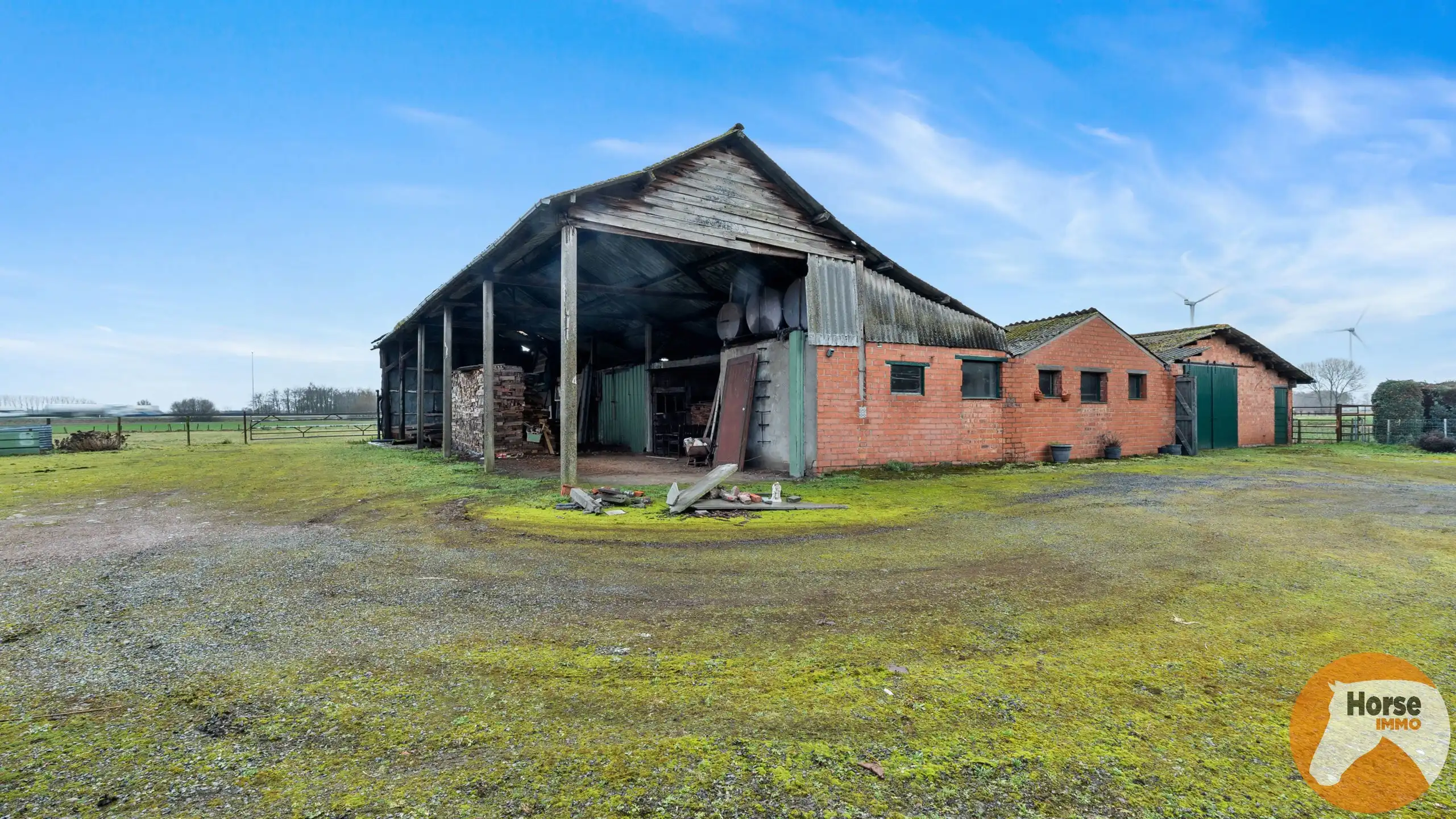 LOKEREN - Te renoveren woning met bijgebouwen op +- 6700m² foto 3