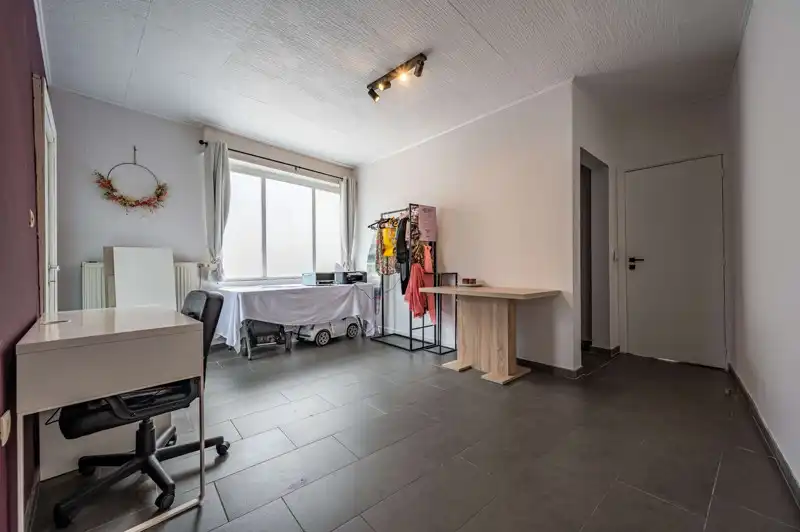 Gerenoveerde ruime gezinswoning met handelsruimte, garage, tuin en 3 slaapkamers op een perceel van 391 m² in het centrum van Wakken. foto 10