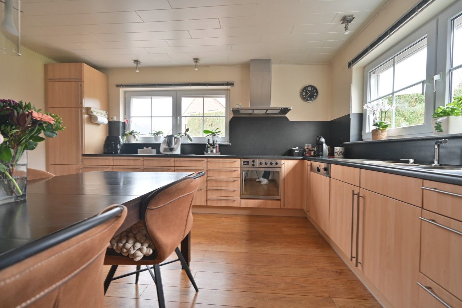 Riante woning met 5 slaapkamers (praktijkruimte), rustig gelegen nabij natuur foto 13