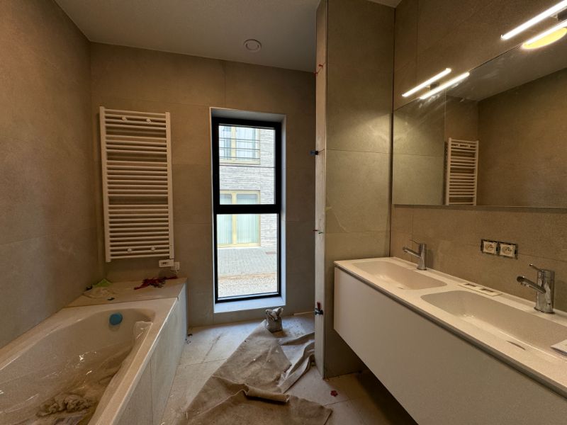 GLOEDNIEUW glvl app met 3 slaapkamers en tuin! foto 4