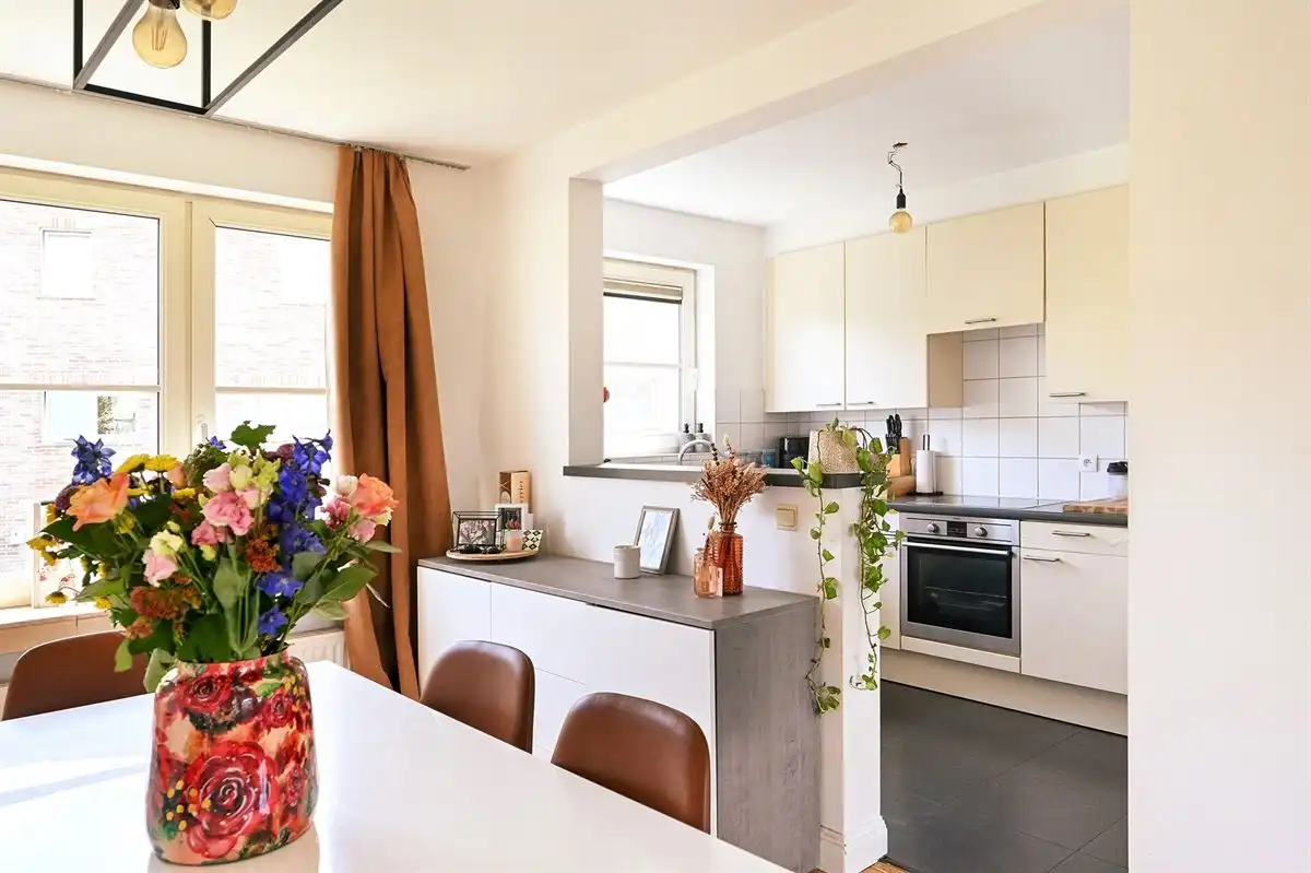 Rustig gelegen bel-etage woning foto 2