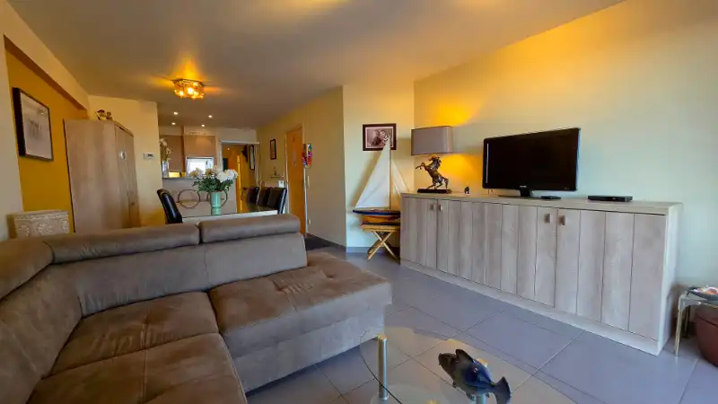 Unieke kans op de Zeedijk – Ruim 2-slaapkamerappartement aan een scherpe prijs! foto {{pictureIndex}}