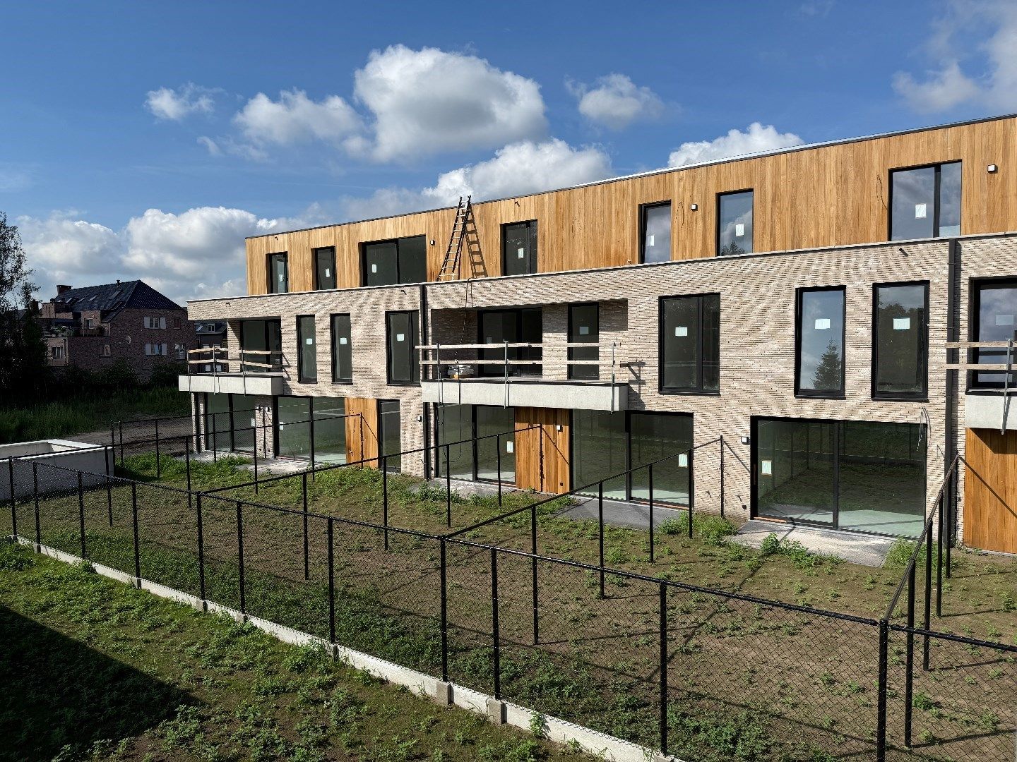  Gelijkvloers appartement met tuin en 2 slpk foto {{pictureIndex}}