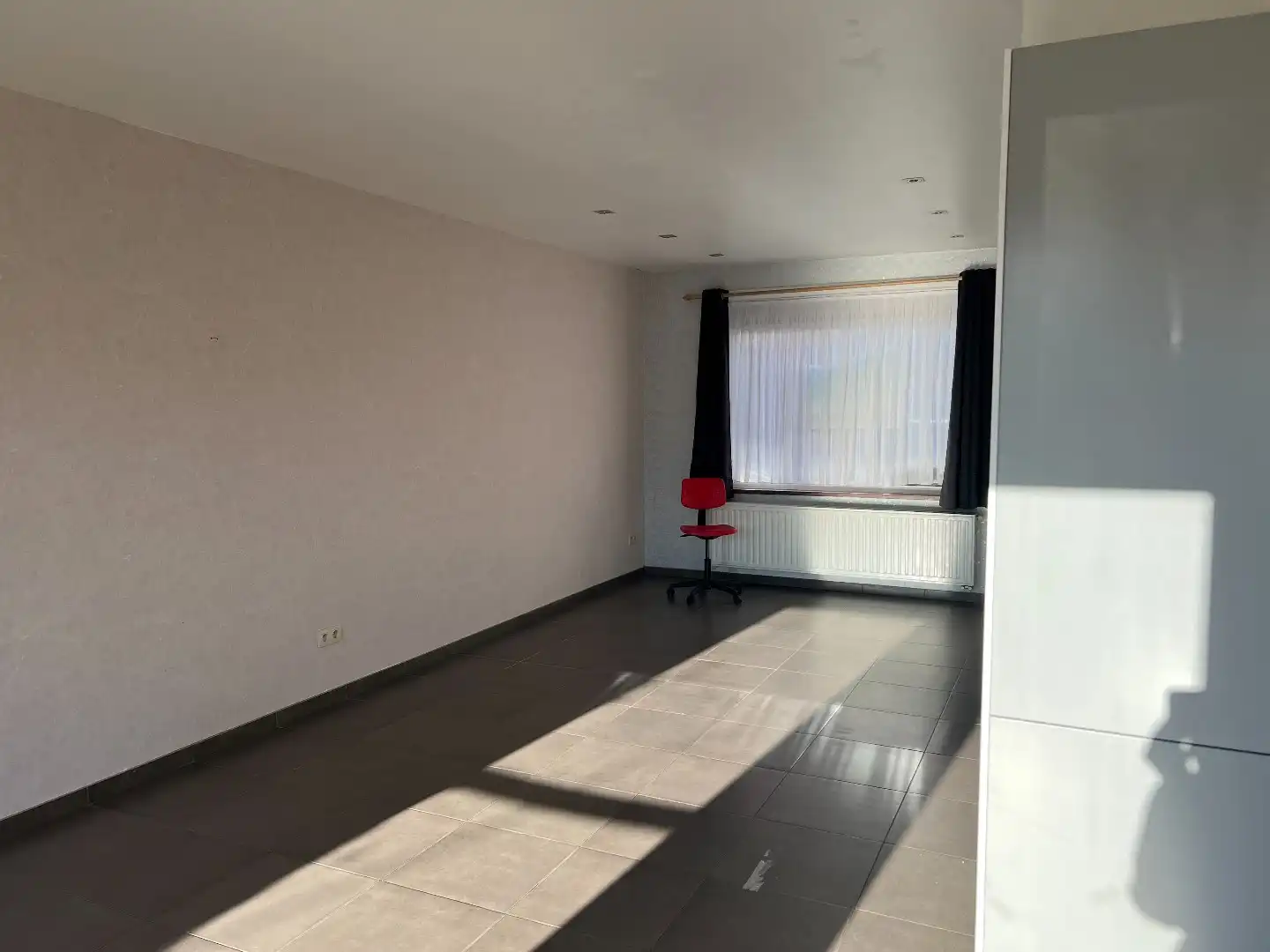 Vernieuwde rijwoning te huur in hartje Westerkwartier te Oostende! foto 3