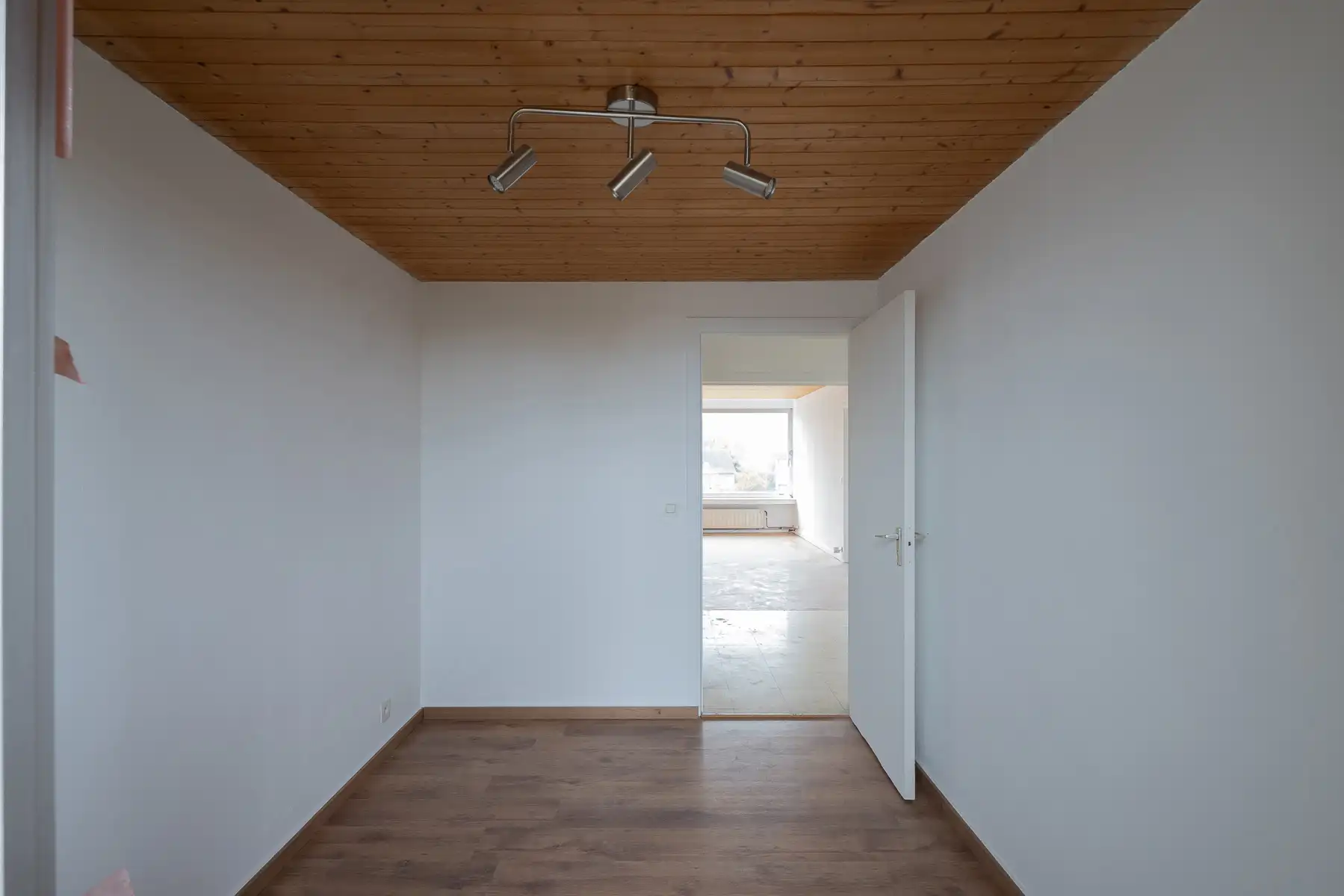 Te renoveren appartement met twee slaapkamers foto 11