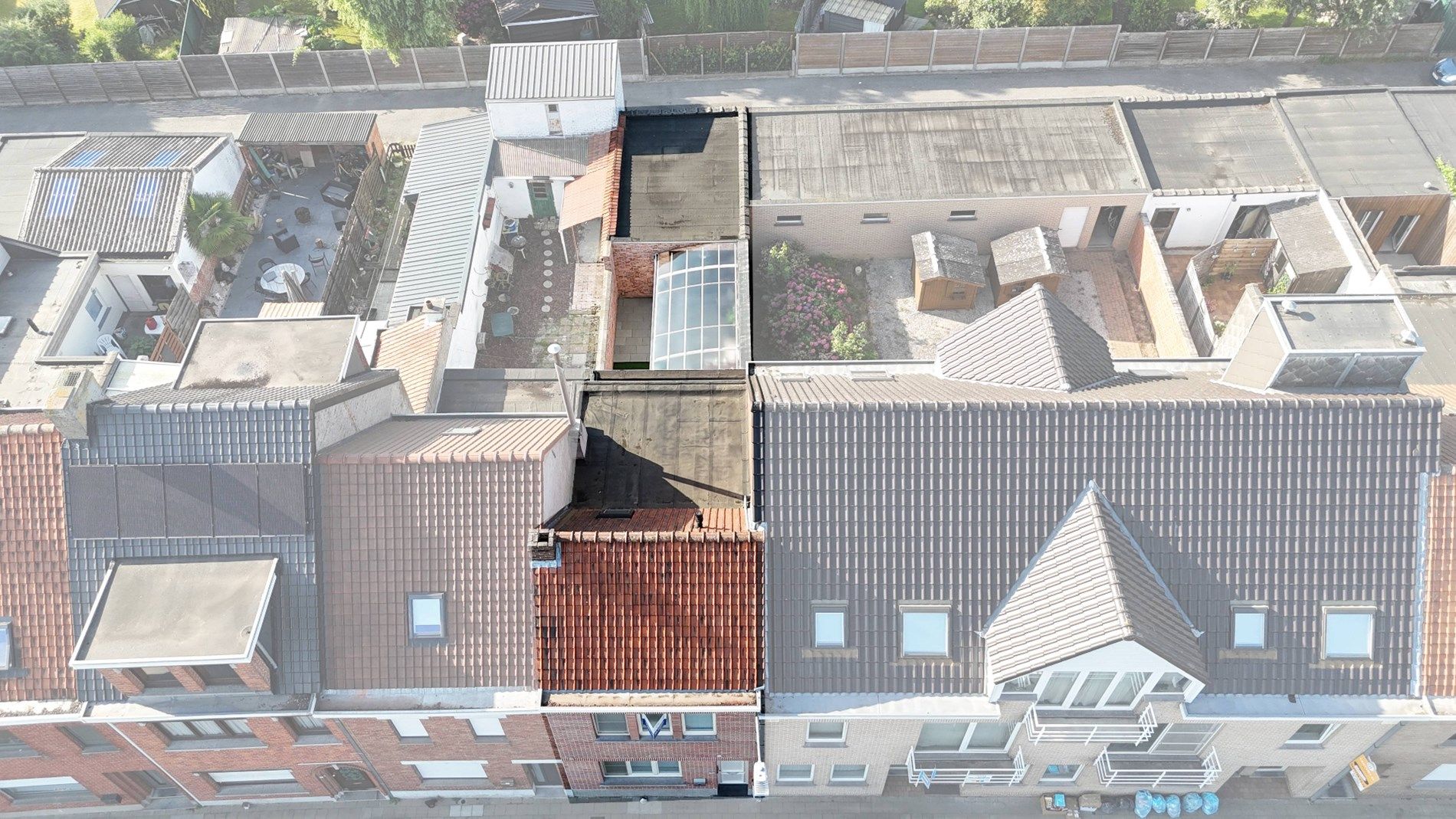 Instapklare woning met grote garage en uitweg in Harelbeke! foto 3