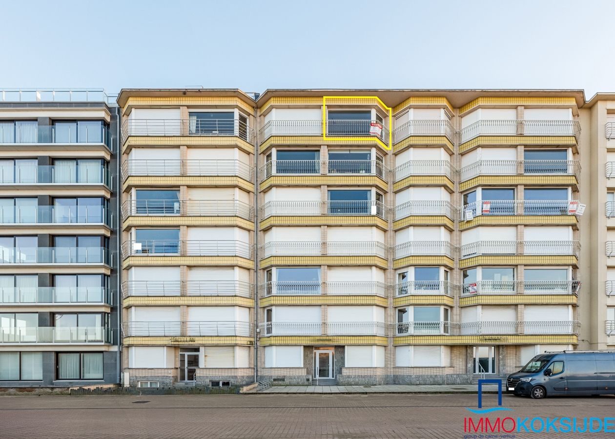 Volledig gerenoveerd 2 slaapkamer appartement met magnifiek zeezicht foto 2