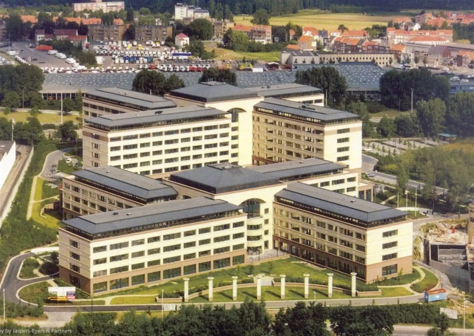 ARIANE BUILDING: kantoren te huur vanaf 28m² foto {{pictureIndex}}