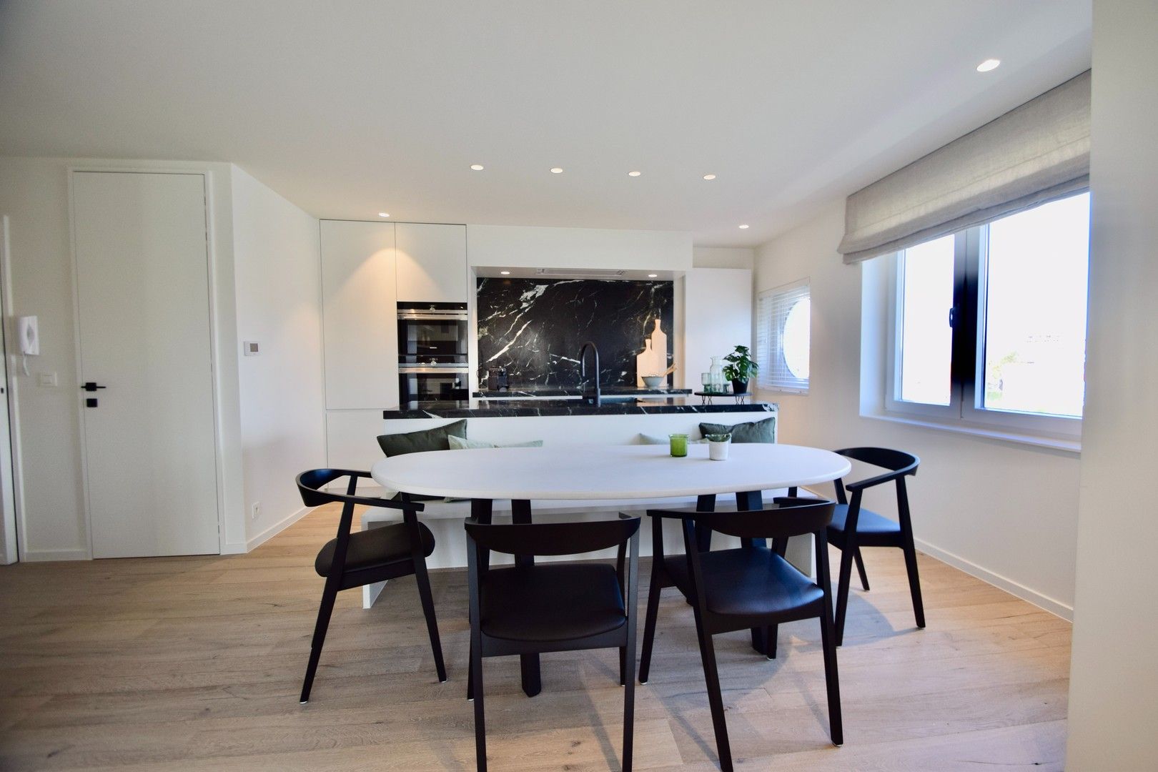 Gerenoveerd hoekappartement, heel rustig gelegen te Knokke,  genietend van een uitgestrekt zicht op het Zegemeer. foto 5
