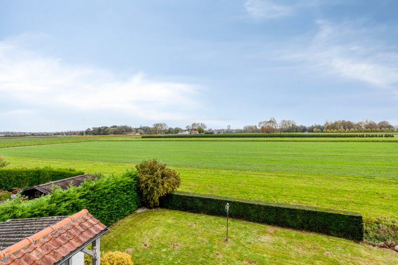 Ruime gezinswoning met tuin en zicht op groen foto 14