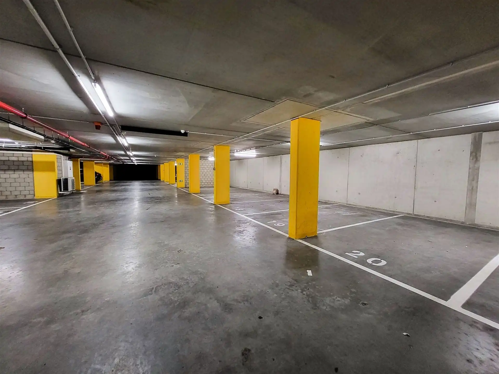 Gelijkvloers appartement met tuin! foto 20