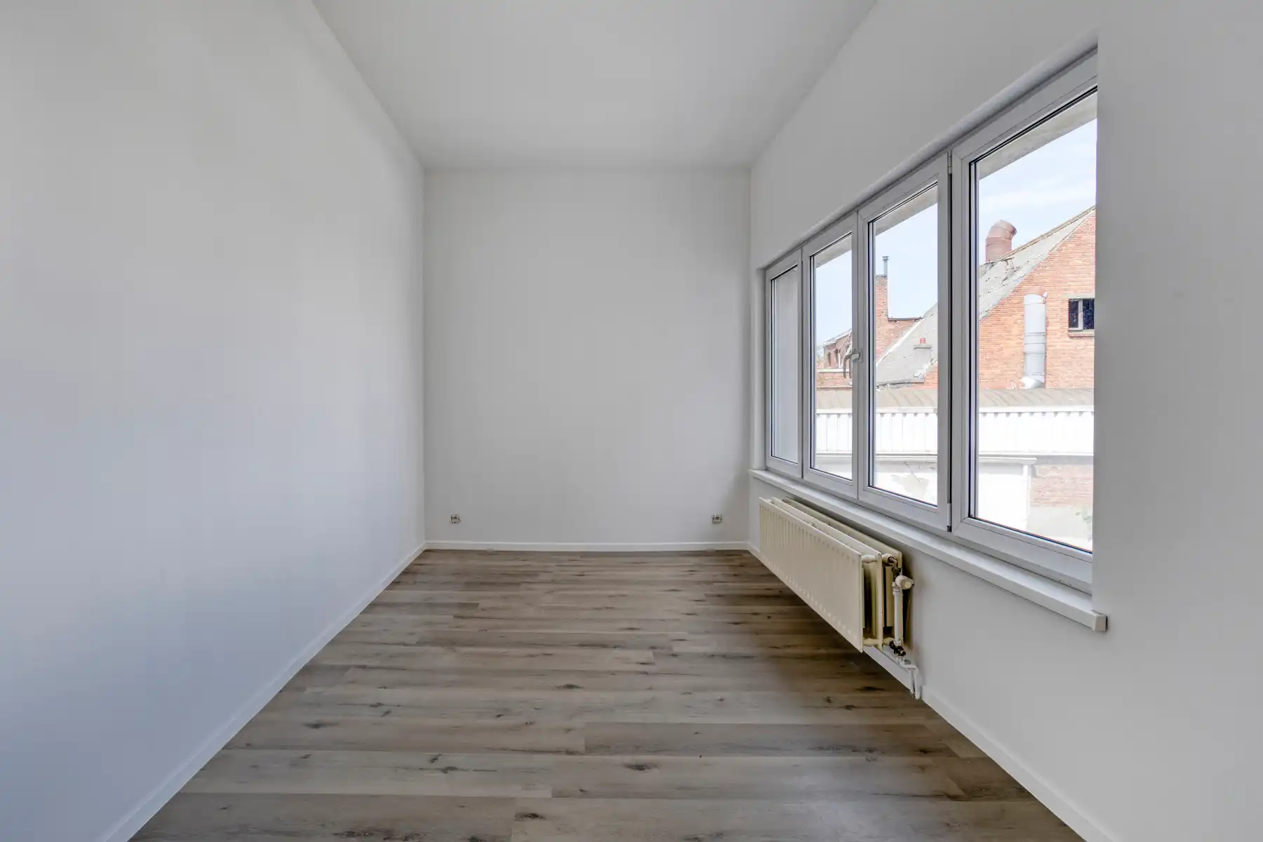 Totaal gerenoveerd, instapklaar appartement foto 9