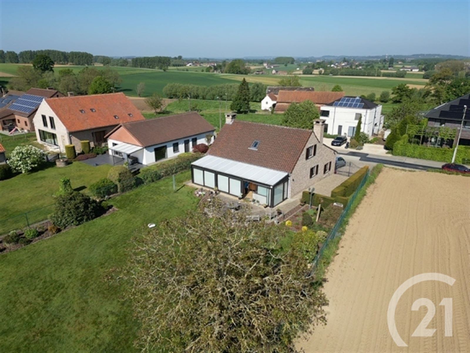 Villa met zuidgerichte tuin op 13are60 foto {{pictureIndex}}