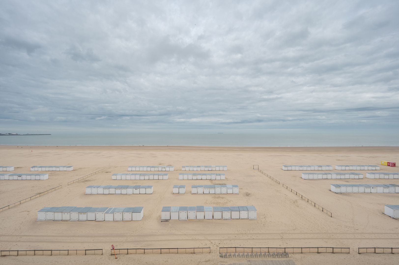 Ruim appartement met frontaal zeezicht op het Alberstrand foto 4