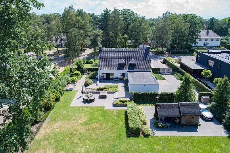 Landelijk&nbsp;ingerichte villa op exclusief en rustig gelegen perceel met een straatbreedte van 38m terug te vinden in één van de meeste geliefde Hasseltse buurten 'Berkenveld' foto 2