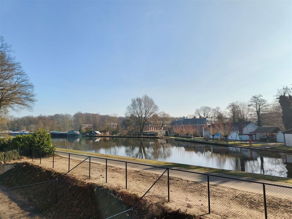 Moderne half-open nieuwbouwwoning met zicht op de Kempische Vaart foto 6