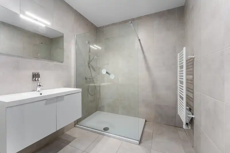 Nabij centrum Roeselare : recent  2 slaapkamers en twee terrassen in de Residentie El Palmar. Totale oppervlakte 138,43 m². foto 9