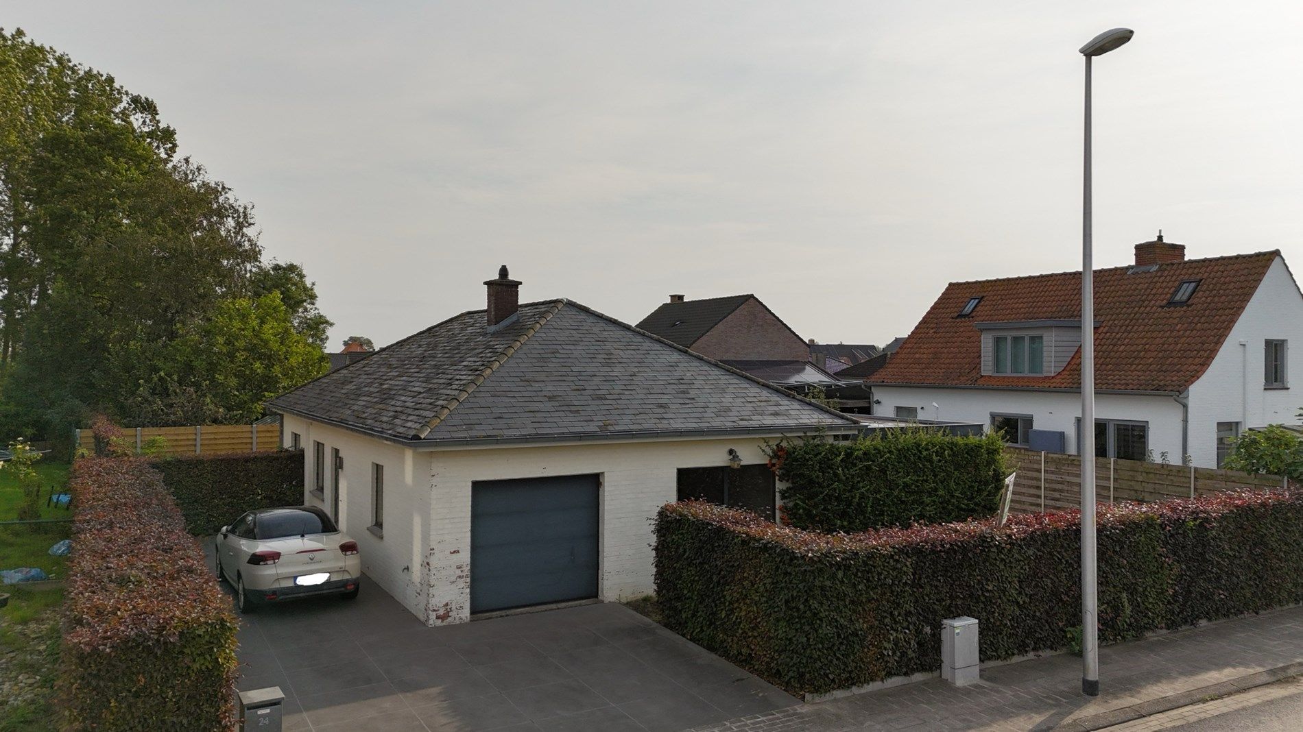 Alleenstaande woning met 3 slaapkamers en garage te Koekelare foto 1