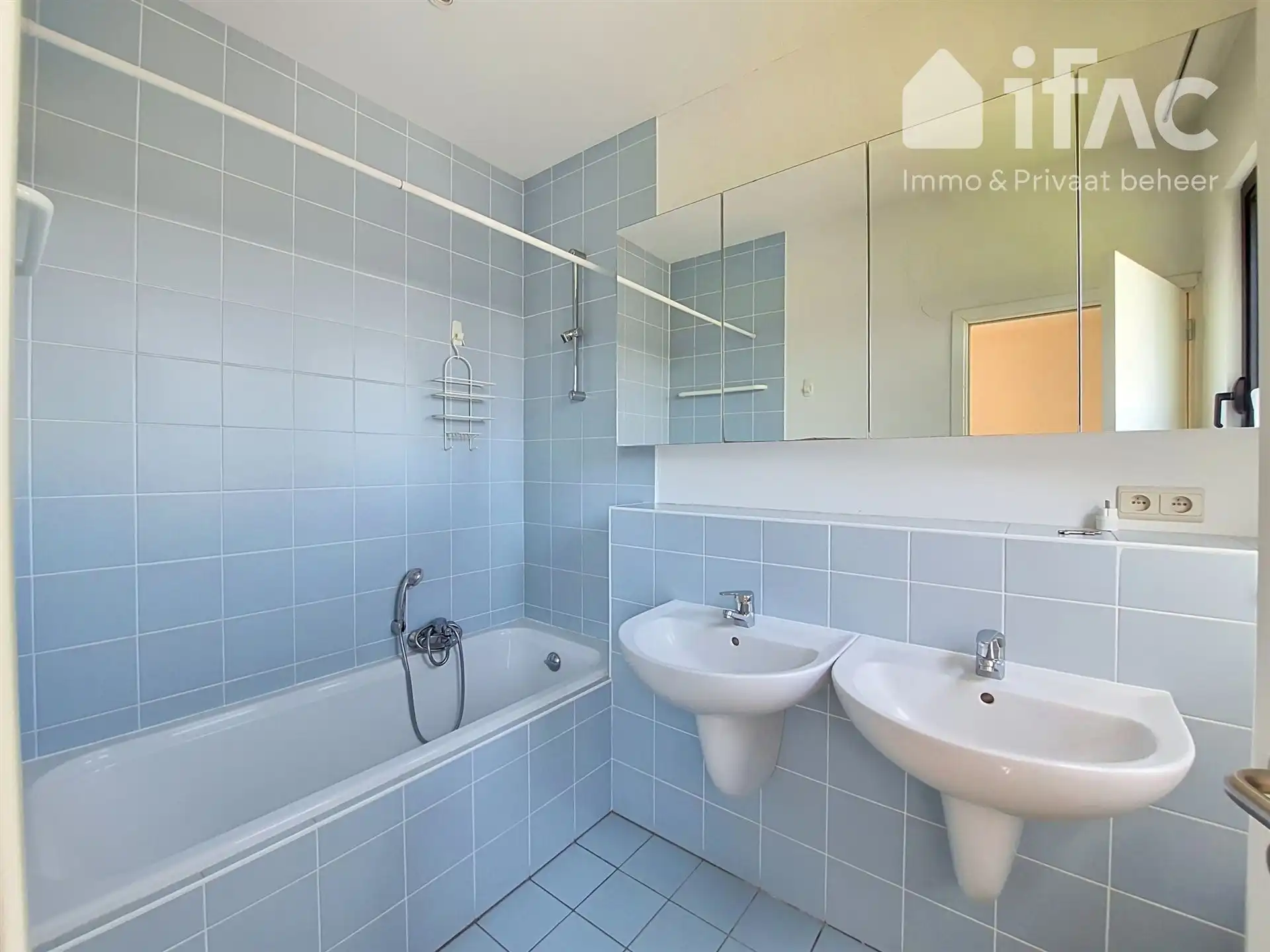 Ruime villa 6 slpks, 2 bureaus, 5 badkamers op +/-17are foto 21