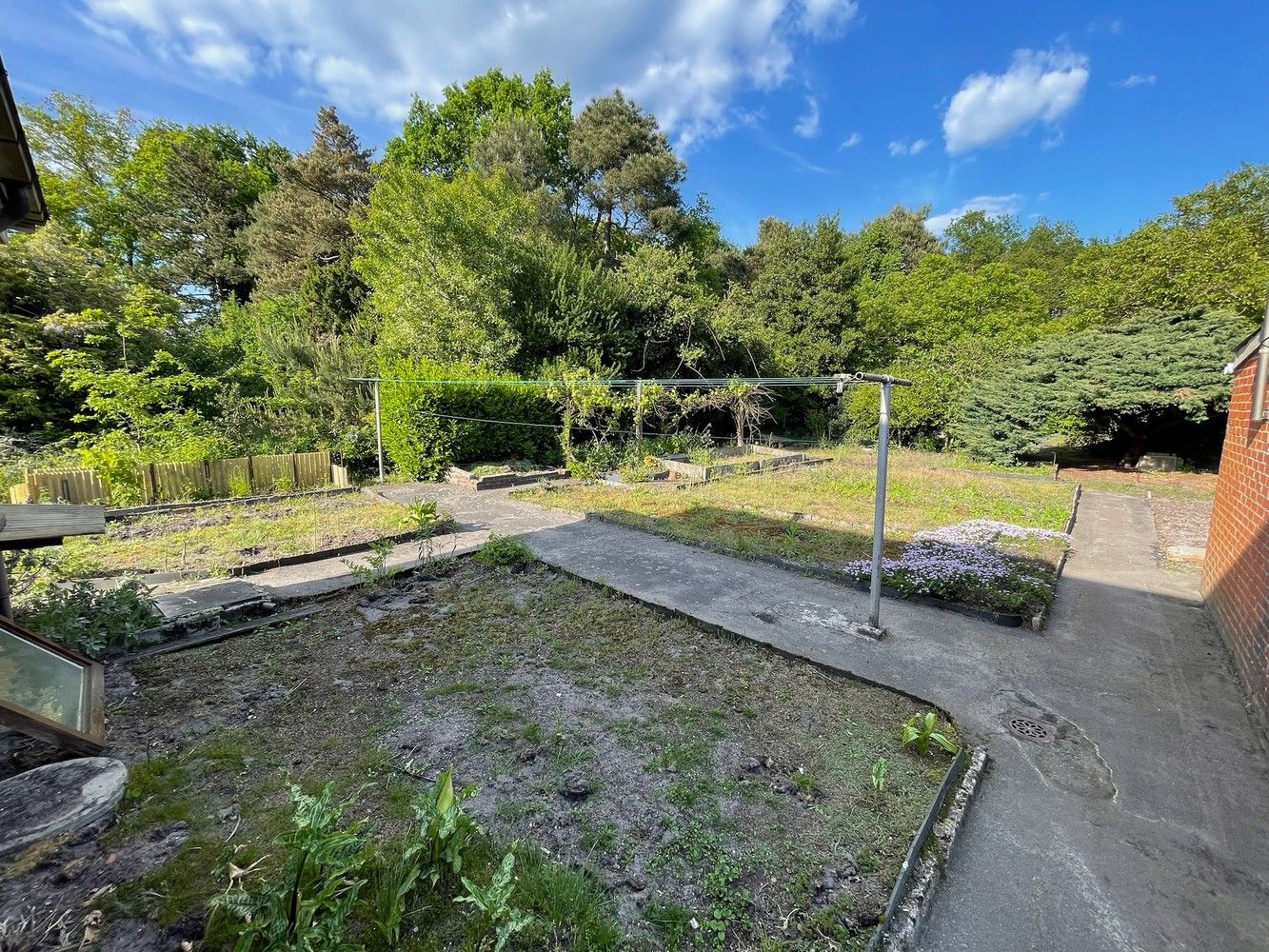 Genk, Gansenwijer 12. Ruime woning met 4 slaapkamers, bureau, veranda, garage, tuinhuis en grote tuin op een perceel van 27a 08ca. foto 6