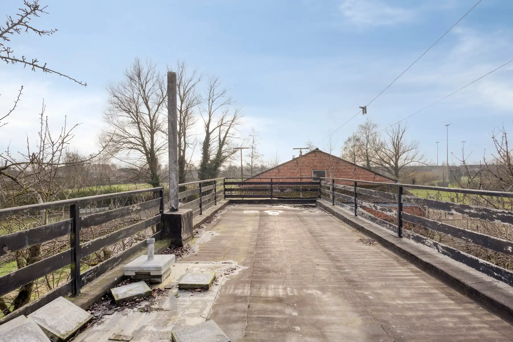 Centraal gelegen woning met veel potentieel foto 17