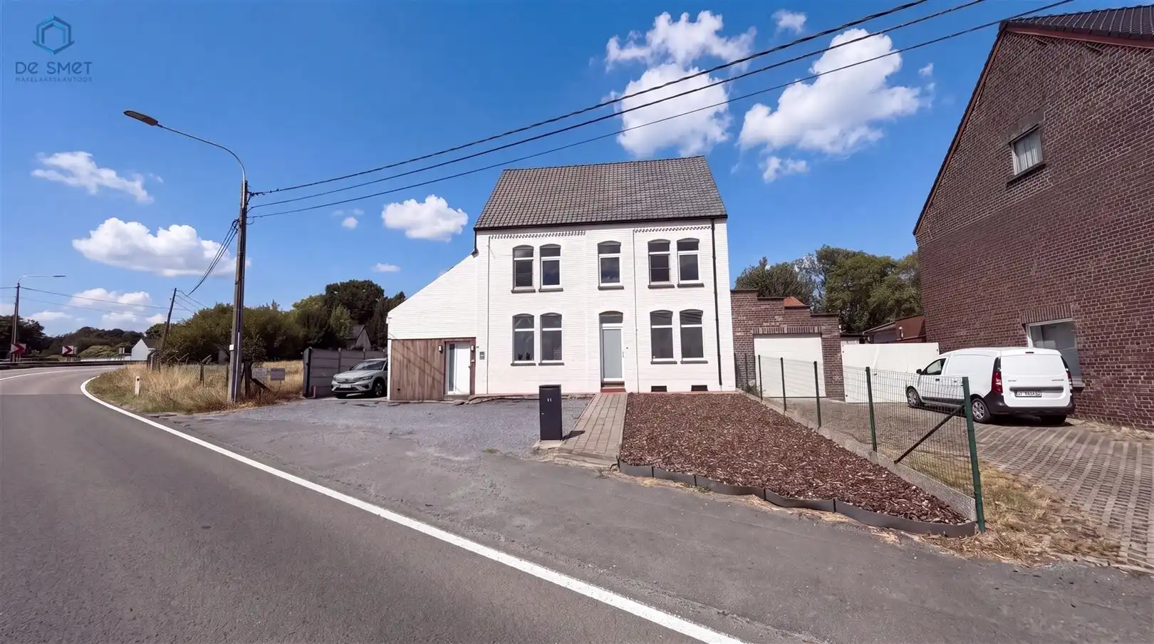 Instapklare woning met 3 slaapkamers, ruime zolder en parking – Brakel foto {{pictureIndex}}