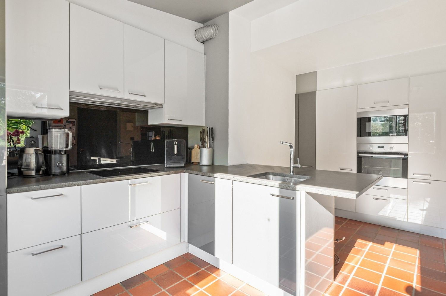 Charmante hoeve in een oase van groen foto 11