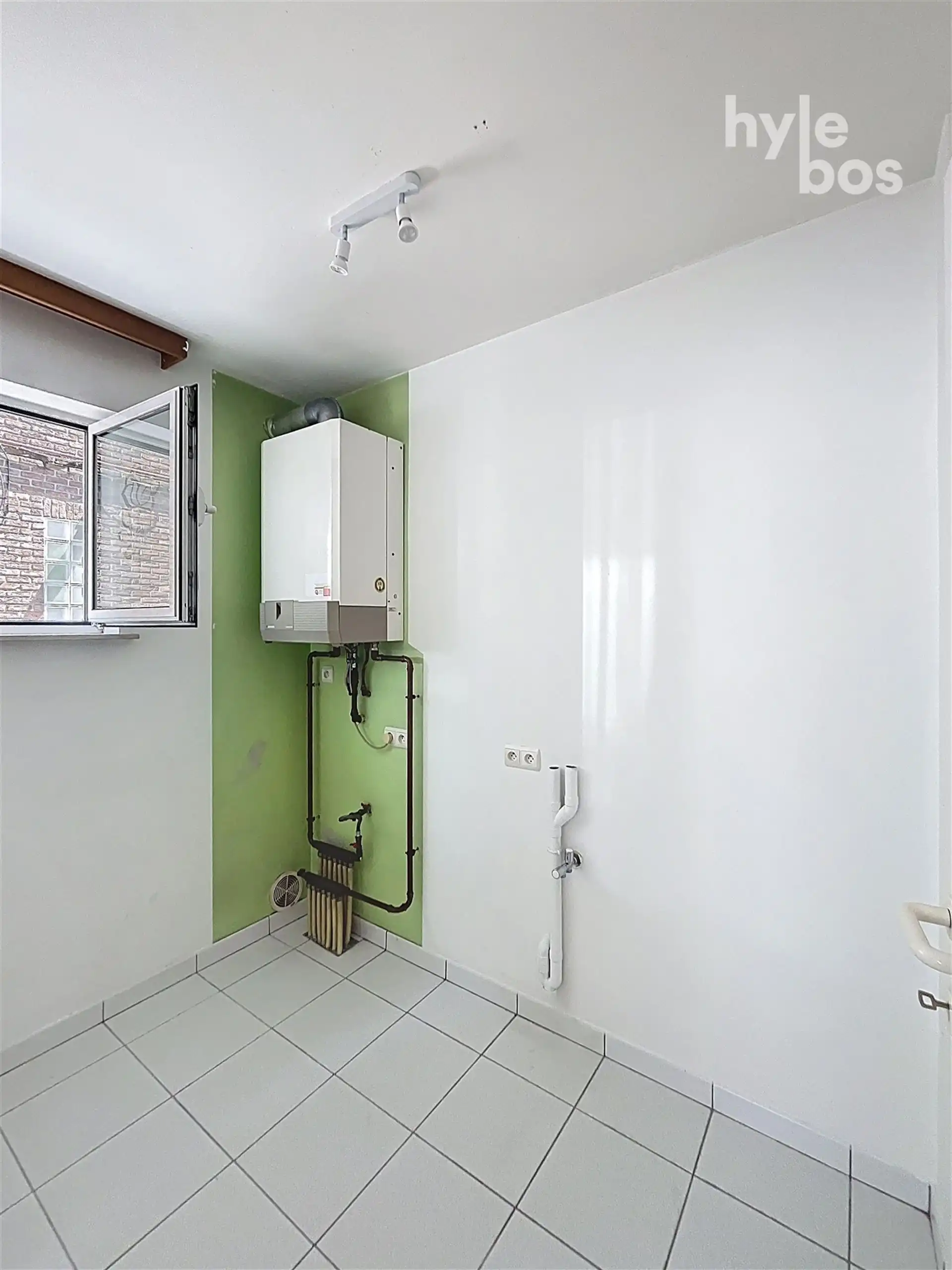 Gelijkvloers 3 slaapkamer appartement met tuin en garage foto 5