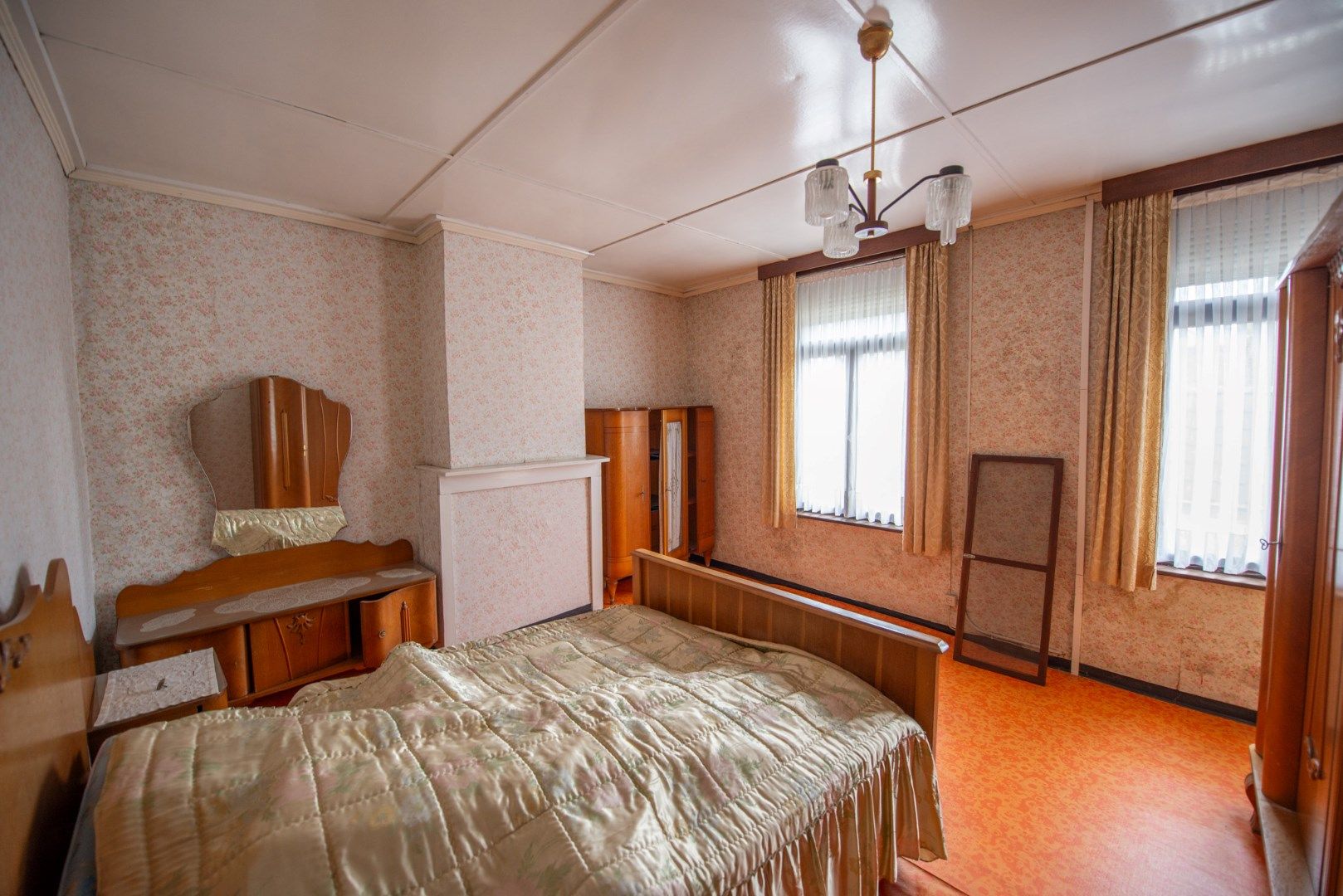 Te renoveren woning met 2 slaapkamers en gezellige binnenkoer foto 7
